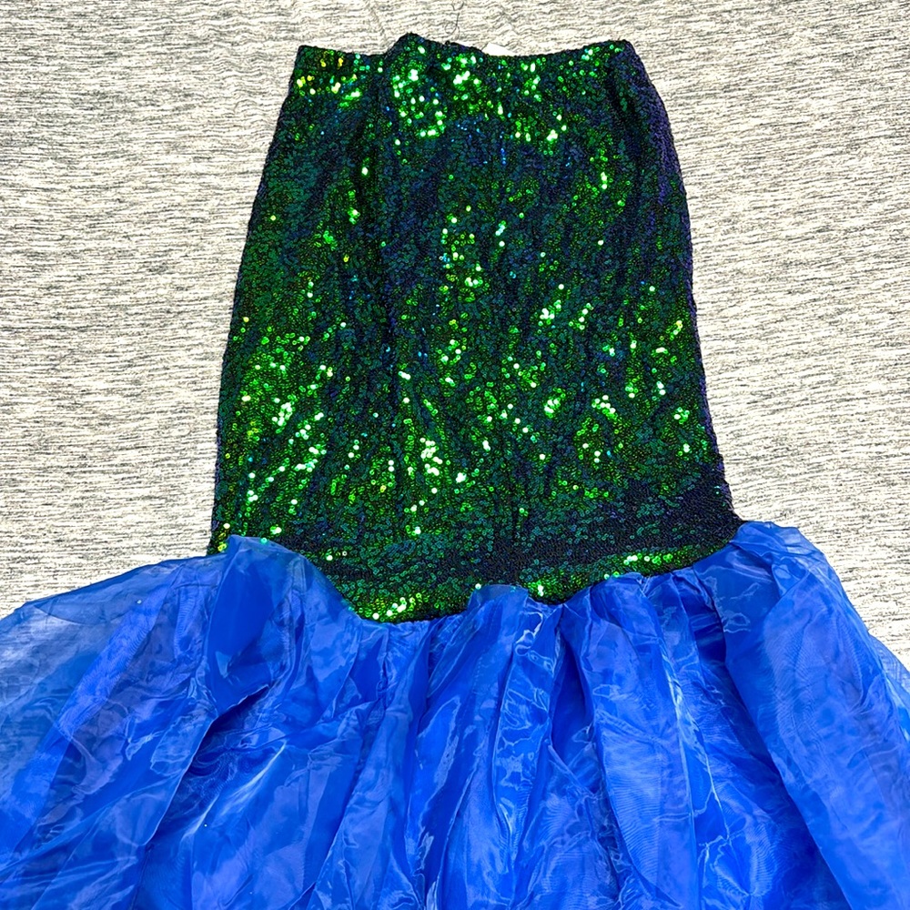 Walkable mermaid tale